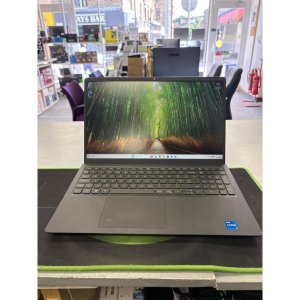 Dell Vostro 3510 Core i5 1135G7 8gb Memory 250gb SSD 15.6In FHD Screen