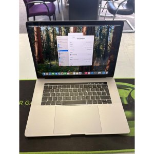 Apple MacBook Pro Retina 15 A1990 Core i7 2.8Ghz 2018 16gb 500GB SSD 15.4In Screen