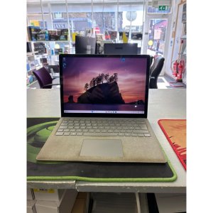 Microsoft Surface Laptop 2 Core i5 8250u 8gb Memory 120gb SSD 13.5In Touchscreen