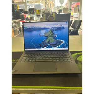 Dell Precision 5490 Core Ultra 7 32gb 500gb SSD RTX 2000 Ada 14.2In QHD+ Touchscreen