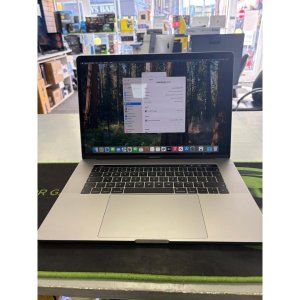 Apple MacBook Pro Retina 15 A1990 Core i7 2.8Ghz 2018 16gb 500GB SSD 15.4In Screen